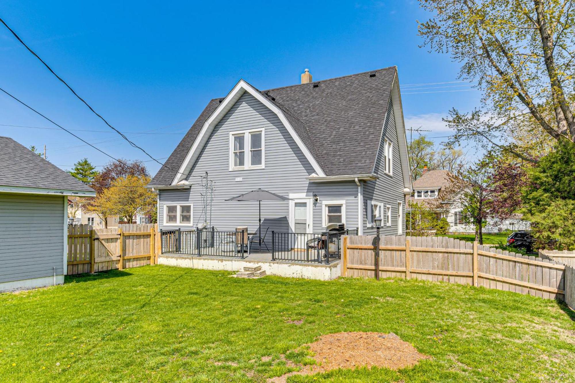 The Junction Victorian Home In Quaint Fortville! Экстерьер фото